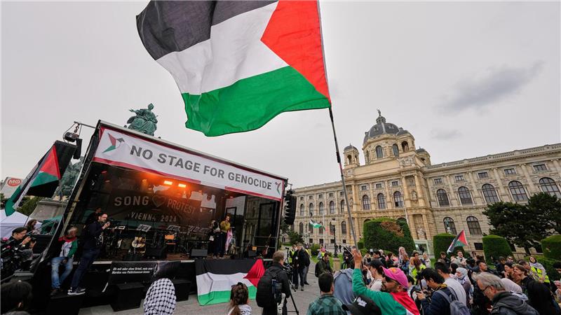 Sarah Engels muss beim ESC als Zweite ran Propalästinensische Demonstranten verlangen den Ausschluss Israels vom ESC.