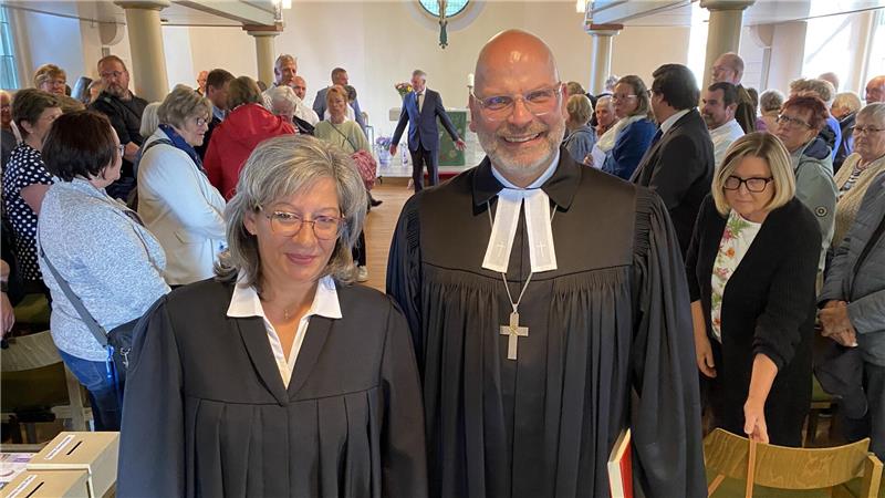 Landeskirche schafft Präzedenzfall in Westerode/Bettingerode Propst Jens Höfel führt Diakonin Gordana Prade mit einem Gottesdienst in der Dorfkirche Westerode offiziell in ihr Amt ein.