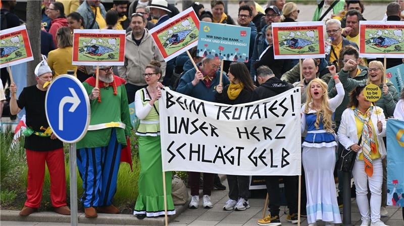 Commerzbank vereint gegen Übernahme-Pläne Protest am Tag der Hauptversammlung: Commerzbank-Beschäftigte kämpfen für Eigenständigkeit
