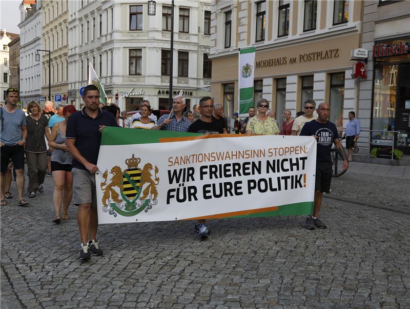 Extremisten planen Wutwinter: Habeck im Visier der Hetzer Protest der rechtsextremen Partei „Freie Sachsen“ gegen die Sanktionspolitik im Juli auf dem Postplatz in Görlitz. Foto: Wehnert, Matthias/action press
