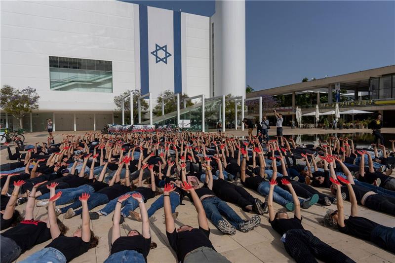 Familien von Geiseln protestieren in Tel Aviv Protestaktion von Familienangehörigen und Unterstützern von Geiseln.