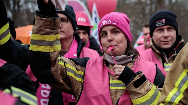 Proteste zum Verhandlungsauftakt.