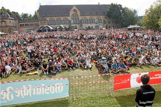 Public-Viewing-Veranstaltungen wie an der Kaiserpfalz wird es dieses Jahr nicht geben.  Archivfoto: Uwe Epping