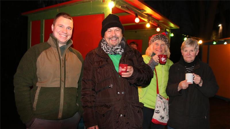 Partystimmung „zwischen den Jahren“ auf historischer Levenborch Pünktlich um 17 Uhr finden sich die ersten Glühweinfreunde auf dem Plateau ein.