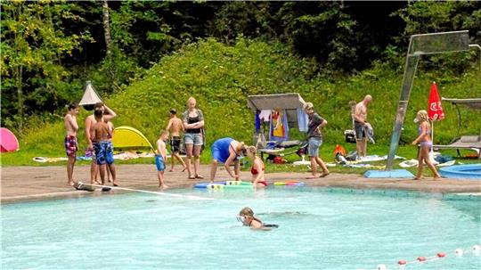 Pünktlich zum Sommer: Ab dem 16. Juni kann wieder im Spiegelbad Wildemann geschwommen werden. Archivfoto: Privat
