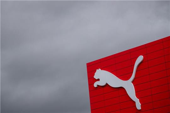 Puma will neben der Kernsportart Fußball - die Raubkatze prangt etwa von den Trikots bei Borussia Dortmund, Manchester City oder Olympique Marseille und von den Schuhen von Spielern wie Neymar Jr. oder Kingsley Coman -  verstärkt auf Wachstumsfelder setzen.