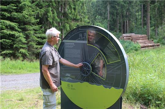 Pumpen und Speichern: Auf dem Erkenntnisweg am „Polsterberger Hubhaus“ bei Clausthal-Zellerfeld können Besucher ruhig auch mal am Rad drehen.