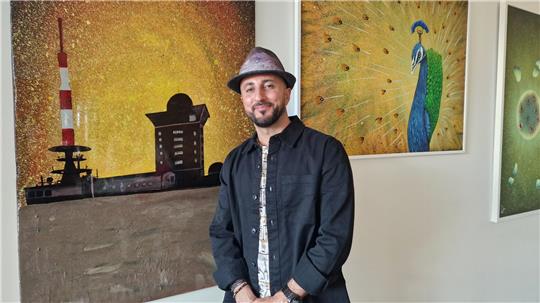 Qasim Alsharqy stellt in der Awo in Clausthal-Zellerfeld zehn Kunstwerke aus. Ein besonderer Hingucker ist sein Brockenbild.