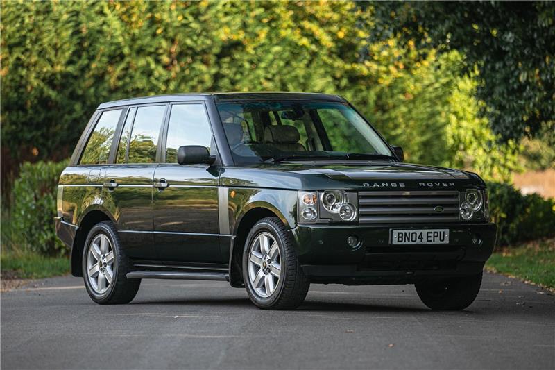 Früheres Auto von Queen Elizabeth II. versteigert Queen Elizabeth II. fuhr den 2004 Range Rover früher selbst.