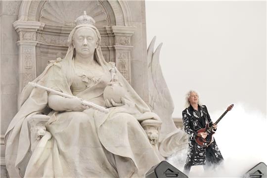 Queen-Gitarrist Brian May trifft bald König Charles III.