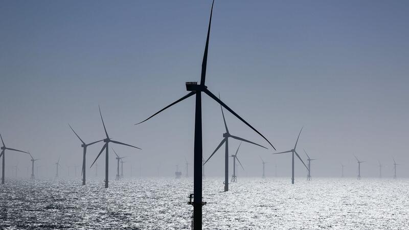 RWE darf in der Nordsee weitere zwei große Windparks bauen. (Archivbild)