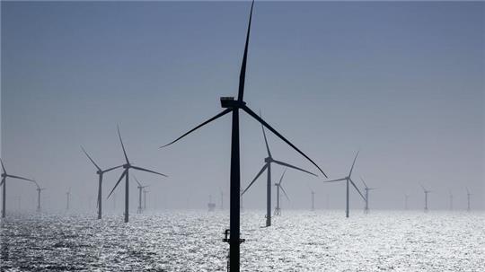 RWE darf in der Nordsee weitere zwei große Windparks bauen. (Archivbild)