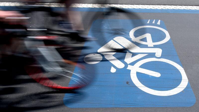Bürgerentscheid: Göttingen soll Radverkehr voranbringen Radfahrer sind auf dem eRadschnellweg in Göttingen unterwegs.