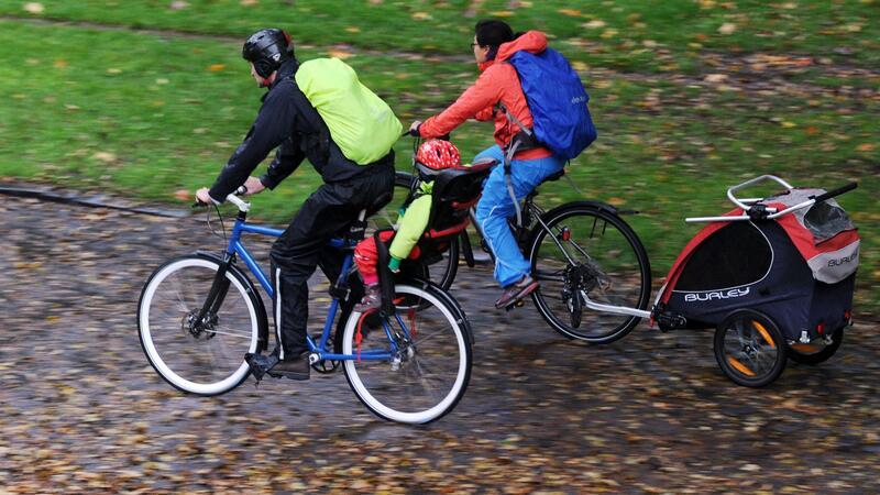 Fahrradtaschen für jede Tour: 8 Modelle im Überblick Radtour im Regen: Alles eine Frage der richtigen Ausrüstung.