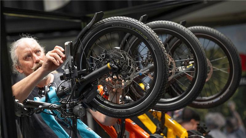 Ohne Motor geht nichts: E-Bikes sollen Fahrradbranche retten Räder über Räder bei der Messe Eurobike.