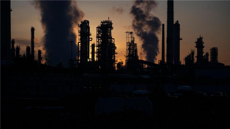 Raffinerie in Deutschland: Preise für Rohöl auf dem Weltmarkt kräftig gestiegen.