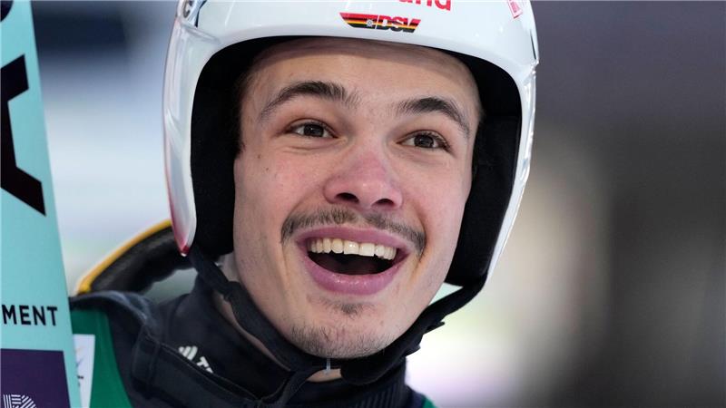 Raimund lobt Prevc und dessen Sprünge in den höchsten Tönen.