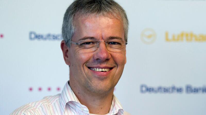 Witz-Korridor immer enger? Fall Mockridge löst Debatte aus Rainer Schmidt ist paralympischer Tischtennisspieler, evangelischer Pfarrer und Kabarettist - und hat eine klare Meinung zu Mockridges Witzen. (Archivbild)