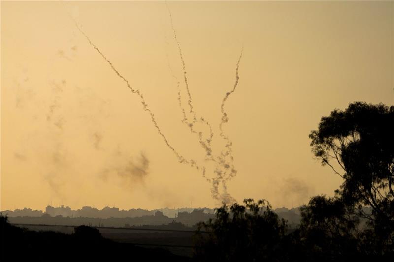 Zwei Hamas-Geiseln frei - „Gipfel für den Frieden” in Kairo Raketen werden aus dem Gazastreifen auf Israel abgefeuert.