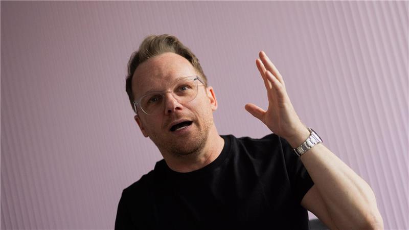 Ralf Schmitz setzt auf Tempo, Improvisation und seinen typischen schnellen Humor.