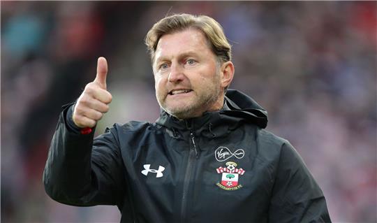 Ralph Hasenhüttl, damaliger Trainer von Southampton, gestikuliert an der Seitenlinie.