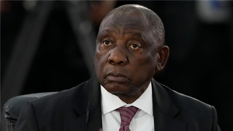 Möglicher Polizeiskandal in Südafrika: Minister suspendiert Ramaphosa richtet eine Kommission ein, die die Vorwürfe gegen den Polizeiminister untersuchen soll.