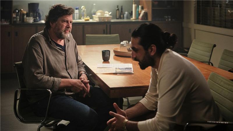 Ramin Taremi (rechtst, Omid Memar) wird in dem neuen „Tatort: Innere Angelegenheiten“ verdächtigt. Er ist ein Intensivtäter, der in diesem Fall aber seine Unschuld beteuert.