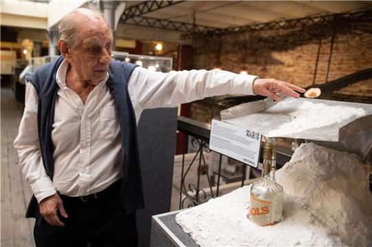 Ramon Sabella, Überlebender des Flugunfalls, erzählt seine Erfahrungen im Museum Anden 1972.