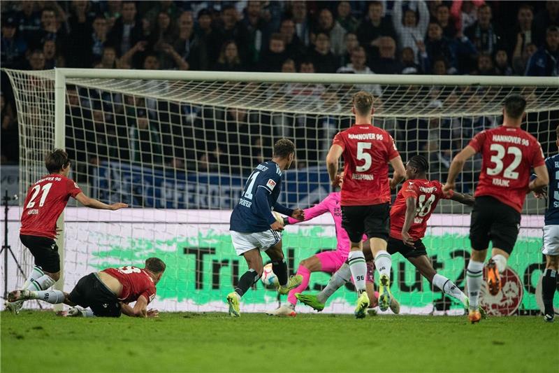 Die „super Woche” des HSV-Helden Königsdörffer Ransford-Yeboah Königsdörffer (M) erzielte den entscheidenden Treffer für den Hamburger SV.