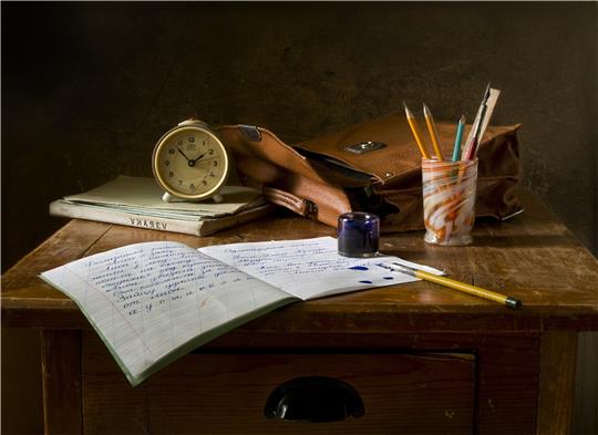 Ranzen und Taschen für die Schule – in den Jahren nach 1945 sind es Wunschträume für Kinder.  Symbolfoto: Pixabay