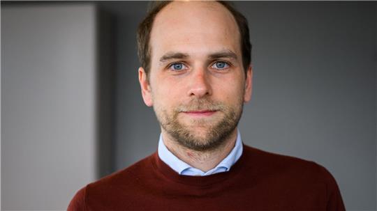 Raoul Roßmann nimmt den Konkurrenten dm im AfD-Streit in Schutz. 