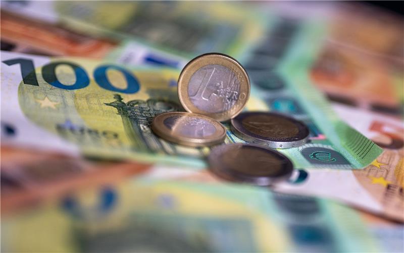 Ratsmitglieder und andere Ehrenamtliche bekommen im Oberharz zwölf Prozent mehr Geld. Symbolfoto : Skolimowska