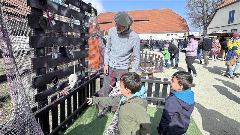Rattenwerfen für Kinder – natürlich sind die Tierchen aus Plüsch.