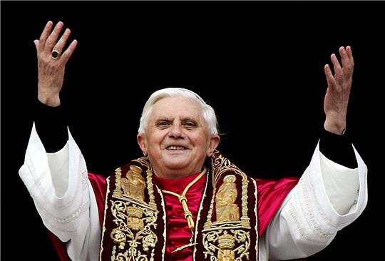 Ratzinger erteilte 1986 als Chef der Glaubenskongregation dem Skandalpriester H. in einem von ihm selbst unterschriebenen Brief die Erlaubnis, die Heilige Messe mit Traubensaft statt mit Wein zu feiern.