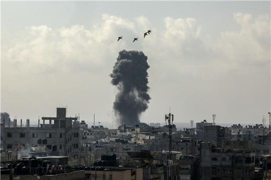Rauch nach einem israelischen Luftangriff in Rafah.