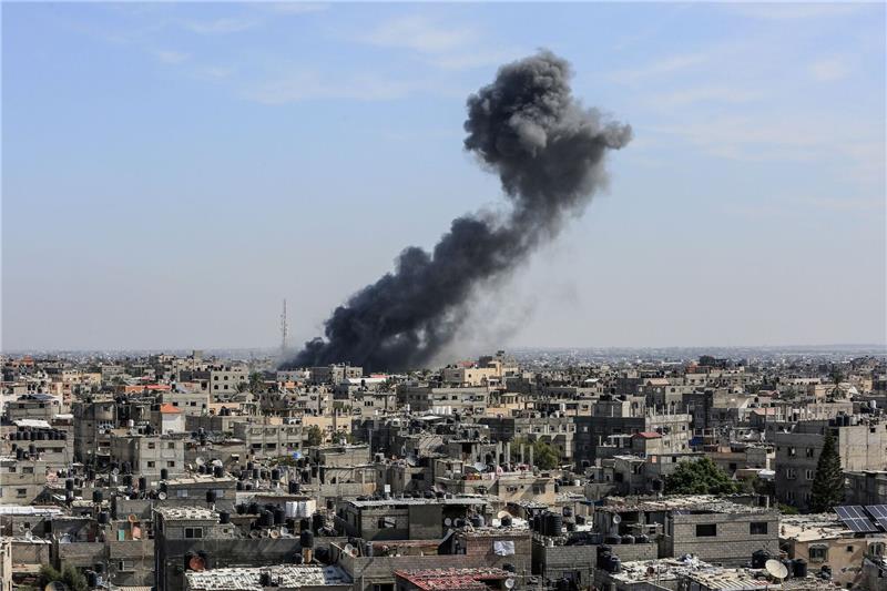 „Nächste Kriegsphase”: Israel bereitet Bodenoffensive vor Rauch steigt in der Nähe von Rafah auf.