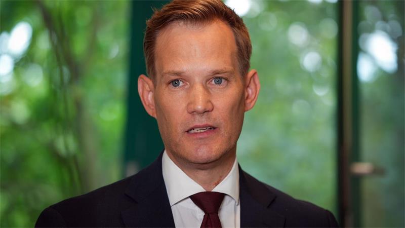 Rauf mit der Tabaksteuer, damit weniger Menschen rauchen, findet der CDU-Politiker Hendrik Streeck. (Archivbild)