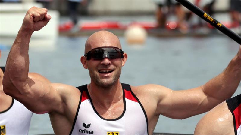Vom Wasser in die Politik: Rauhe neuer Sport-Staatsminister Rauhe jubelt über die zweite olympische Goldmedaille seiner Karriere. (Archivbild)