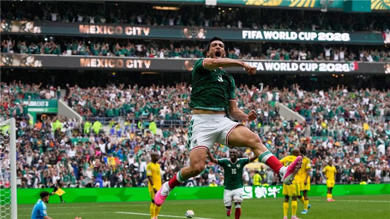 Raúl Jiménez nach seinem Tor zum 2:0.