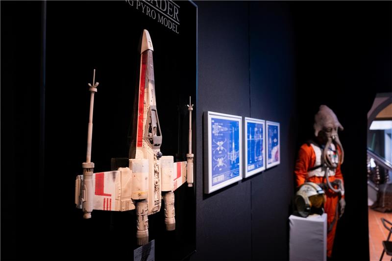 Raumschiffmodelle und lebensgroße Figuren mit originalgetreuen Kostümen erlauben einen detaillierten Blick in das Star-Wars-Universum. Foto: Stadt Goslar