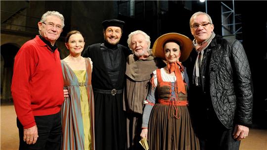 Ray Barra (erster von links) ist nach Angaben des spanischen Staatsballetts an seinem Wohnort im südspanischen Marbella gestorben. 