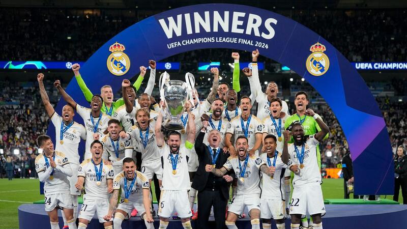 Realer Alptraum: Dortmund verliert Champions-League-Finale Real Madrid feiert den Gewinn der Champions League.