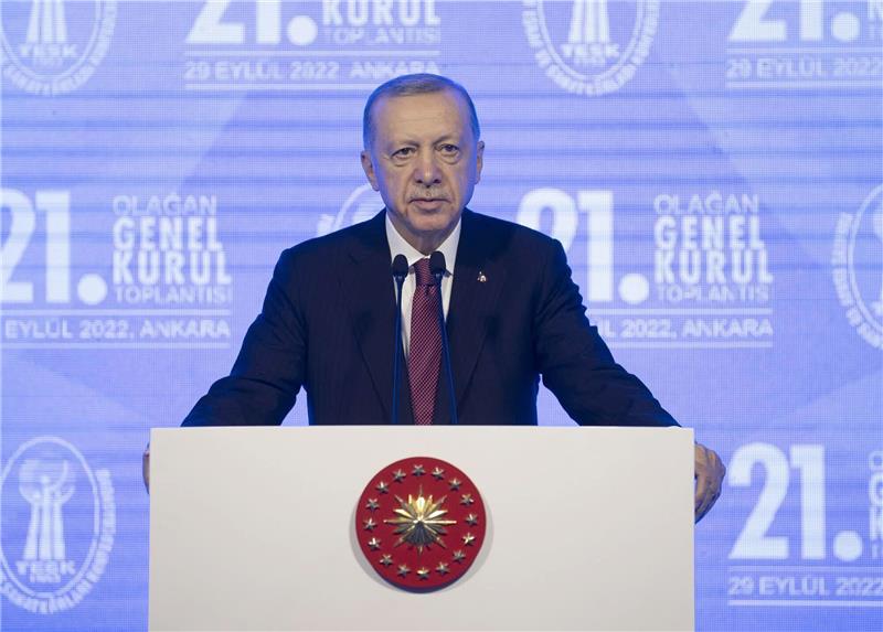 Erdogan will das Kopftuchtragen schützen Recep Tayyip Erdogan, Präsident der Türkei, im September.