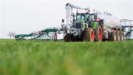 Rechtlich nicht ganz einfach ist die Umsetzung von Düngebeschränkungen für die Landwirtschaft. (Archivfoto)