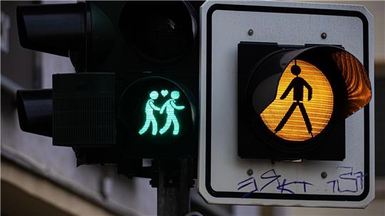 Rechtsstreit um gleichgeschlechtliche Ampelpärchen: Das Verwaltungsgericht Hannover weist die Klage ab.