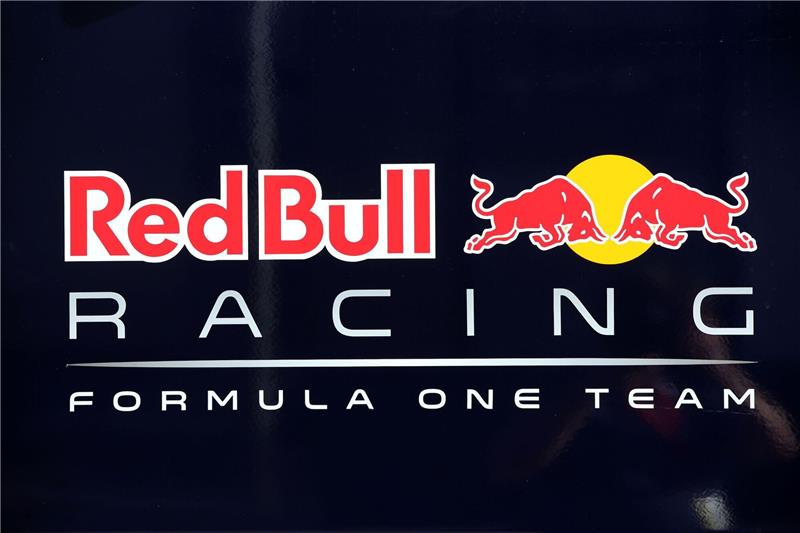 Red Bull akzeptiert „widerwillig” Millionen-Dollar-Strafe Red Bull Racing wurde mit einer Geldstrafe von sieben Millionen US-Dollar belegt.