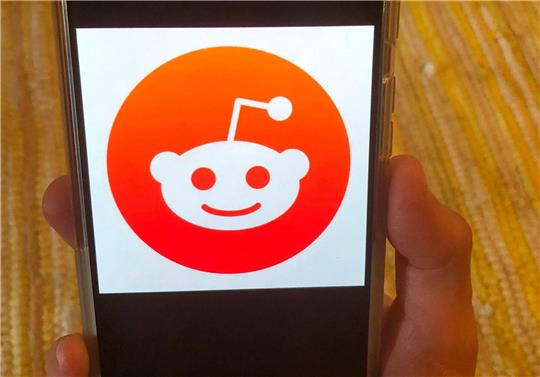 Reddit steigerte den Umsatz im vergangenen Jahr von 666,7 auf 804 Millionen Dollar (743 Mio Euro).