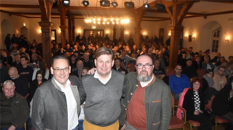 500 Menschen protestieren in Harzburg – 250 folgen Maximilian Krah Redner im gut besuchten Bündheimer Schloss (v. l.): Sachsen-Anhalts AfD-Landesvorsitzender Martin Reichardt, Europaabgeordneter Maximilian Krah und Sachsen-Anhalts Vize-Landeschef Hans-Thomas Tillschneider.