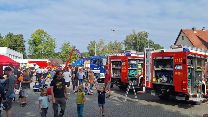 Reges Getümmel beim Tag der offenen Tür.