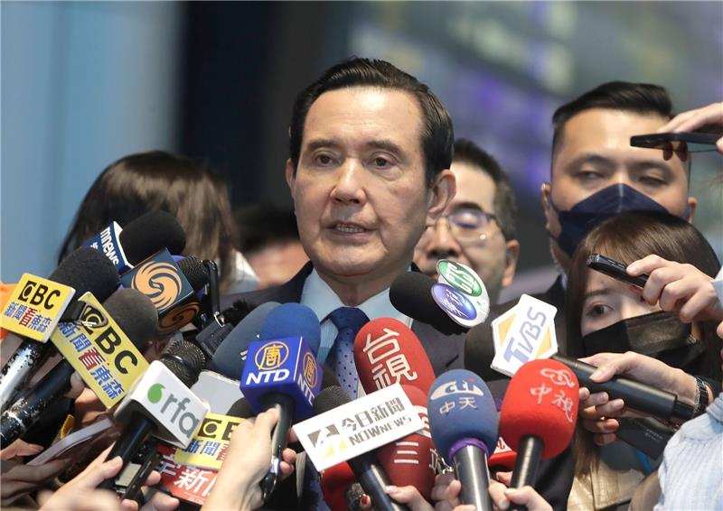 Ehemaliger Präsident Taiwans in China eingetroffen Regierte die Inselrepublik von 2008 bis 2016 - unter seiner Führung näherten sich Taiwan und China an: Ma Ying-jeou.